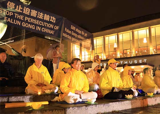 Image for article Göteborg, Suède : Une veillée aux chandelles sensibilise à la persécution en Chine