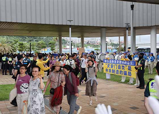 Image for article Île de Jeju, Corée du Sud : Parler du Falun Dafa aux touristes chinois