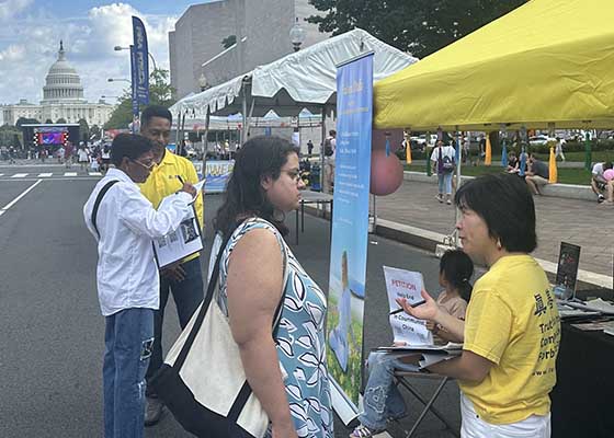 Image for article Washington DC : Présentation du Falun Dafa à Fiesta DC
