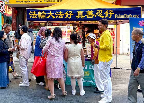 Image for article San Francisco : Présentation du Falun Dafa lors de la fête de la Mi-Automne