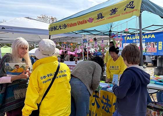 Image for article New Hampshire, États-Unis : Le public découvre le Falun Dafa lors du festival annuel des récoltes à Temple City