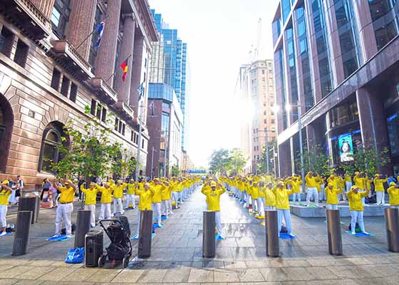 Image for article Sydney : Des centaines de pratiquants venus de toute l’Australie ont participé à une pratique collective