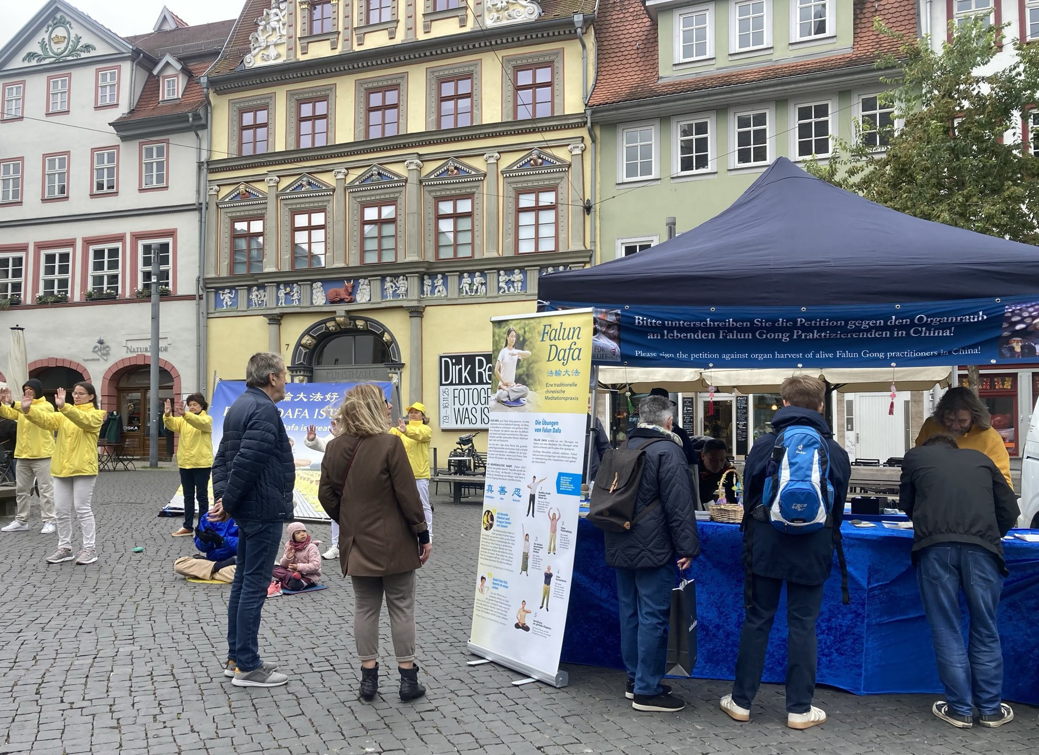 Image for article Erfurt, Allemagne : Le public découvre le Falun Dafa et demande la protection de la liberté de croyance