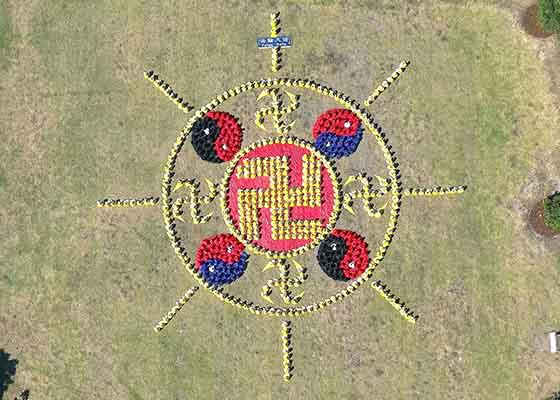 Image for article Australie : Les pratiquants forment l'emblème du Falun Gong à grande échelle dans un parc de Sydney