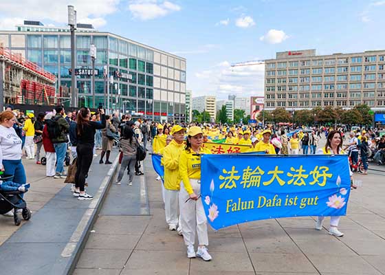 Image for article Allemagne : Des pratiquants se souviennent de leurs expériences mémorables lorsqu’ils ont parlé du Falun Dafa aux gens