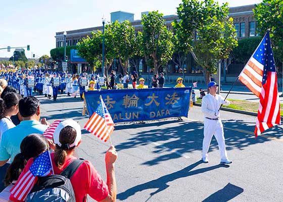 Image for article San Francisco, Californie : Le Falun Dafa accueilli lors du défilé de la Journée des anciens combattants
