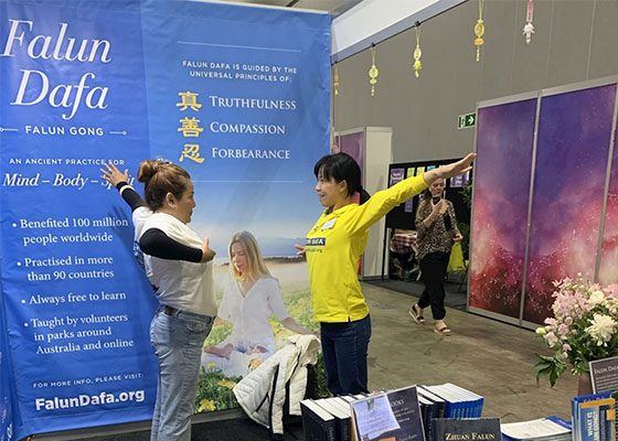 Image for article Australie : Présentation du Falun Dafa au salon du bien-être, du corps et de l’esprit à Melbourne
