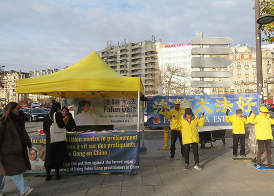Image for article France : Des personnalités dénoncent la persécution lors du Salon des maires et des collectivités locales