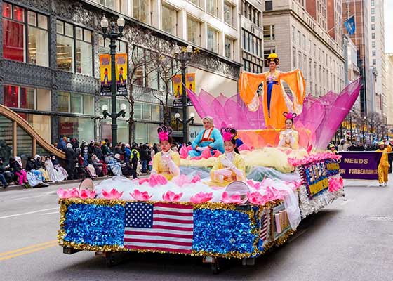 Image for article Chicago, États-Unis : Le Falun Gong chaleureusement accueilli lors du défilé de Thanksgiving