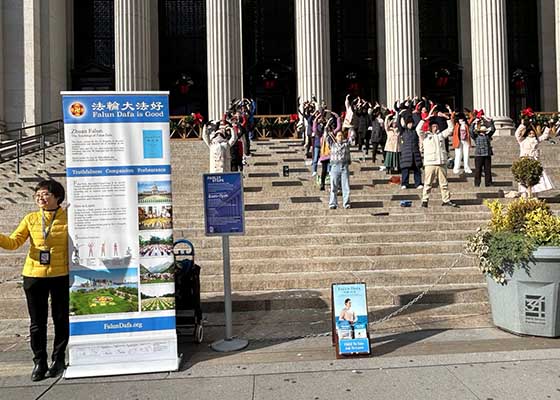 Image for article New York : Découverte du Falun Dafa lors des célébrations de l’Action de grâce à Manhattan