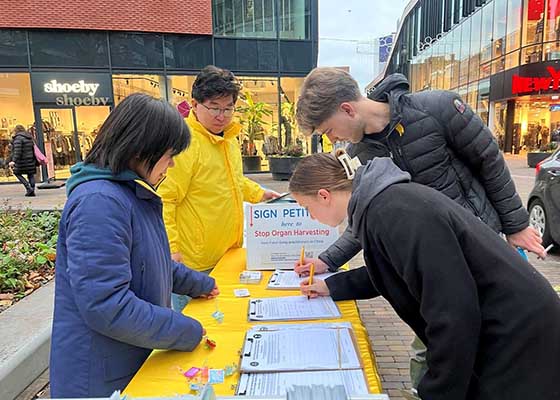 Image for article Les Néerlandais soutiennent le Falun Dafa lors d’une activité aux Pays-Bas