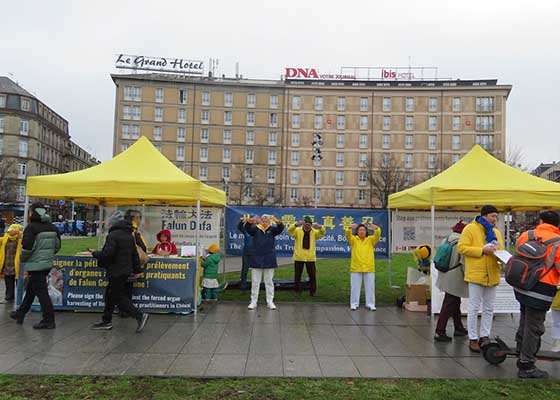 Image for article France : Les gens condamnent la persécution du Falun Dafa