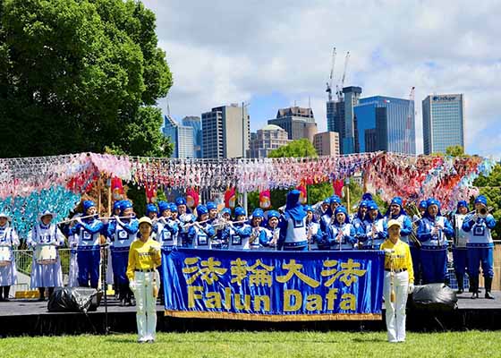 Image for article Australie : Le groupe de Falun Dafa se produit au festival de cuisine de rue asiatique à Melbourne