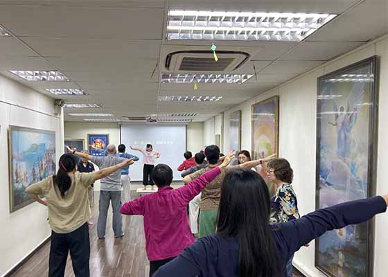 Image for article Singapour : Les participants partagent leurs impressions après avoir suivi un cours de neuf jours sur le Falun Dafa