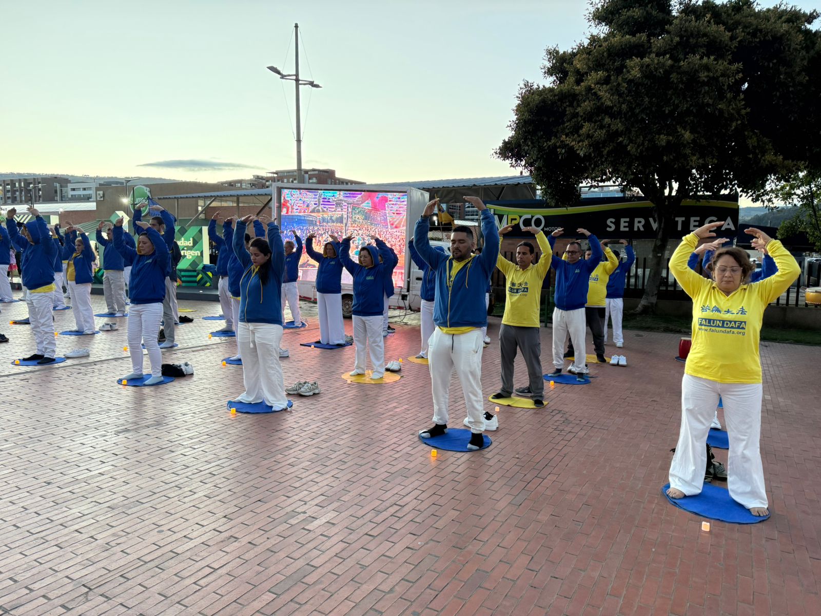 Image for article Colombie : Les habitants impressionnés par l’engagement spirituel des pratiquants lors d’un moment de sensibilisation
