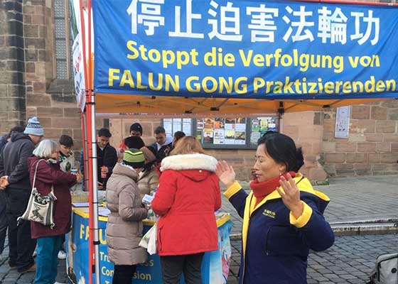 Image for article Des pratiquants organisent une veillée au marché de Noël de Nuremberg