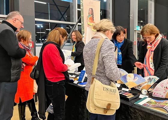 Image for article Une pratiquante allemande se sent chanceuse de pouvoir pratiquer le Falun Dafa