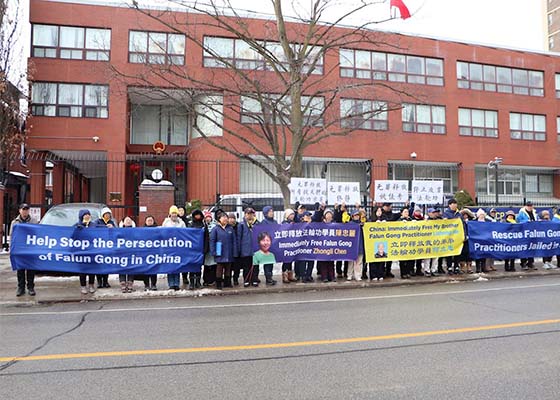 Image for article Toronto : Des pratiquants se rassemblent devant le consulat de Chine pour secourir leurs proches