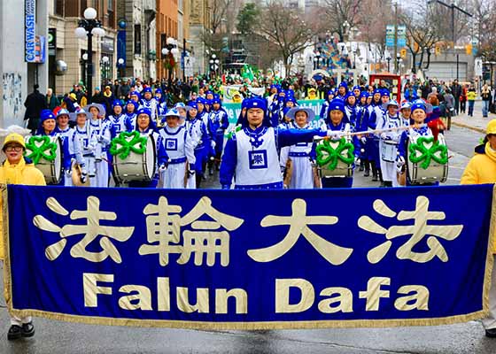 Image for article Ottawa, Canada : Le Tian Guo Marching Band participe au défilé de la Saint-Patrick