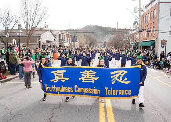 Image for article Le Falun Dafa apporte une touche asiatique au défilé de la Saint-Patrick à Milford, en Pennsylvanie