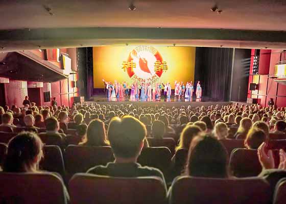 Image for article Des spectateurs à travers les continents applaudissent l’art et le courage de Shen Yun (Partie 1)