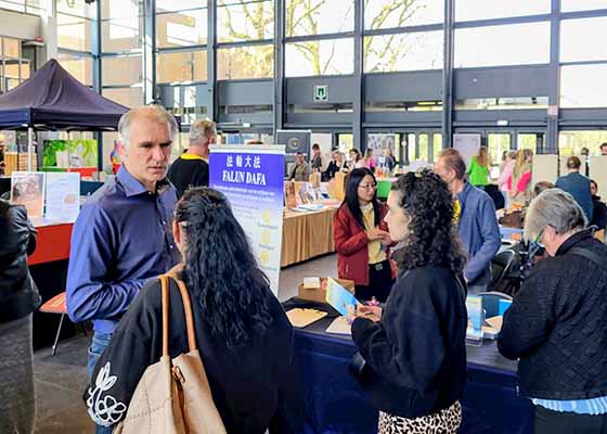 Image for article Présentation du Falun Dafa au salon Spring Spiritual Bloom en Belgique