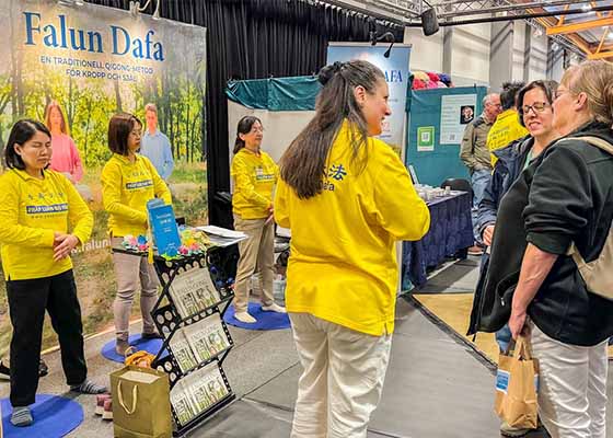 Image for article Les participants découvrent le Falun Dafa à l’Expo Harmoni en Suède