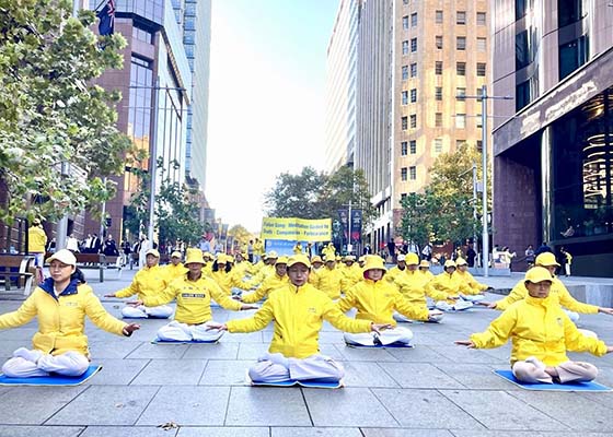 Image for article Sydney, Australie : Lors d’un rassemblement commémorant l’Appel pacifique du 25 avril, des orateurs condamnent la répression transnationale par le PCC