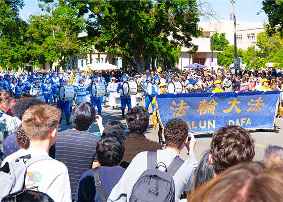 Image for article Californie : Le principe fondamental du Falun Dafa loué lors du défilé du Picnic Day de l’université de Californie à Davis
