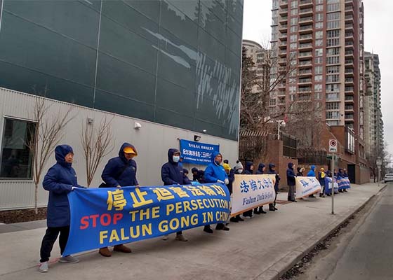 Image for article Canada : Les pratiquants de Falun Dafa de Calgary soulignent le 27<SUP>e</SUP> anniversaire de l’Appel pacifique du 25 avril