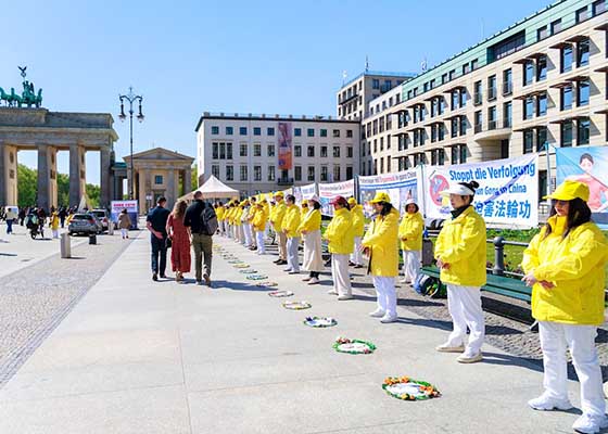Image for article Berlin, Allemagne : Le public condamne la persécution lors d’une activité commémorant l’Appel du 25 avril