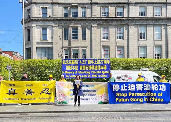 Image for article Irlande : Des personnes dénoncent la persécution lors d’un rassemblement organisé pour souligner le 27<SUP>e</SUP> anniversaire de l’Appel du 25 avril