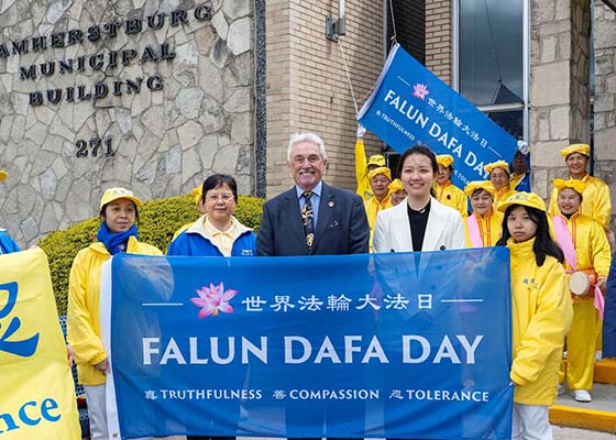 Image for article Canada : un maire dénonce la menace du PCC et continue de soutenir le Falun Dafa