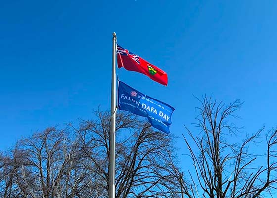 Image for article Cornwall, Canada : La cérémonie de lever de drapeau marque le 34<SUP>e</SUP> anniversaire de la présentation du Falun Dafa au public