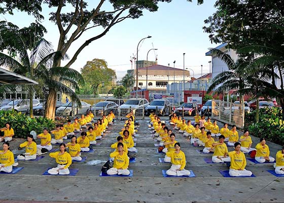 Image for article Les pratiquants malaisiens célèbrent la Journée mondiale du Falun Dafa et expriment leur gratitude envers le Maître