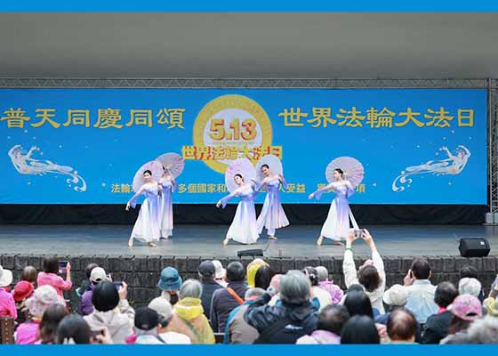 Image for article Les habitants de Taipei célèbrent la Journée mondiale du Falun Dafa : Une foule rassemblée dans un parc de Taipei scande : « Falun Dafa est bon ! »