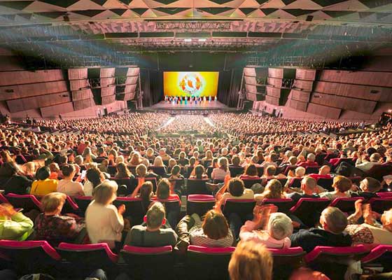 Image for article Les spectateurs du monde entier adhèrent aux valeurs véhiculées par Shen Yun : « Un message beau et pur »