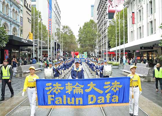Image for article Les habitants de Melbourne saluent le principe « Authenticité-Bienveillance-Tolérance » lors de la célébration de la Journée mondiale du Falun Dafa