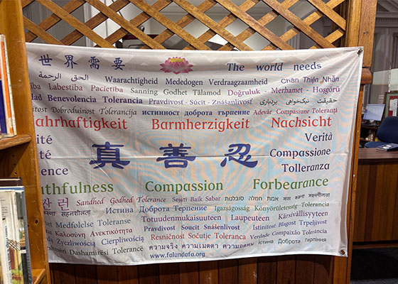 Image for article Le Cap, Afrique du Sud : les pratiquants célèbrent la Journée mondiale du Falun Dafa