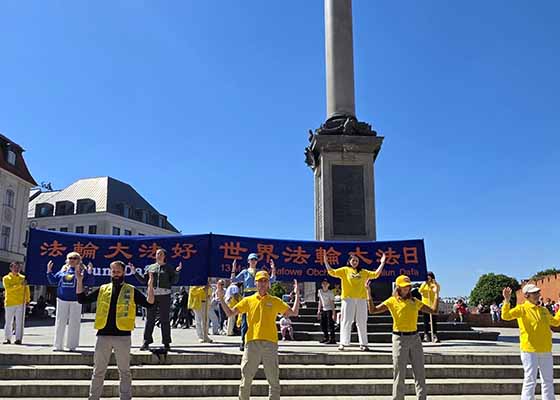 Image for article Varsovie : Des Chinois expriment leur gratitude lors de la célébration de la Journée mondiale du Falun Dafa