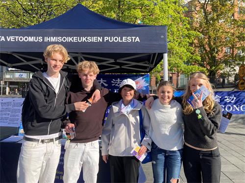 Image for article Finlande : le Falun Dafa chaleureusement accueilli au Festival du Village du Monde