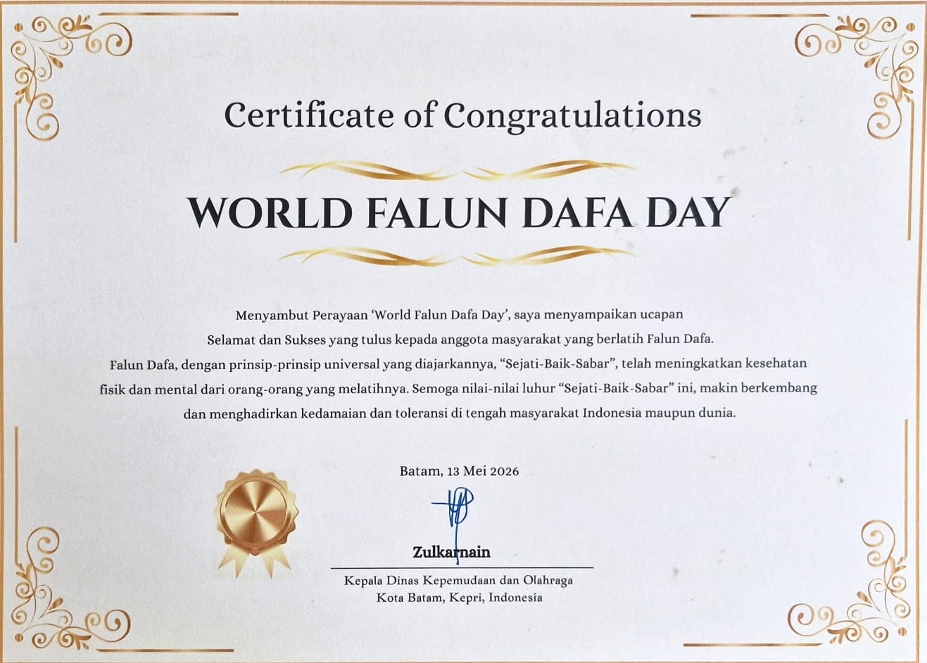 Image for article Des responsables indonésiens décernent des certificats en l’honneur de la Journée mondiale du Falun Dafa