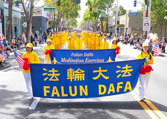 Image for article Californie : Des conseillers municipaux et des citoyens font l’éloge du Falun Dafa lors du défilé des Cerises de San Leandro