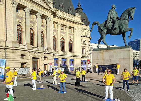 Image for article Roumanie : Les pratiquants de Falun Dafa organisent des activités pour présenter la pratique