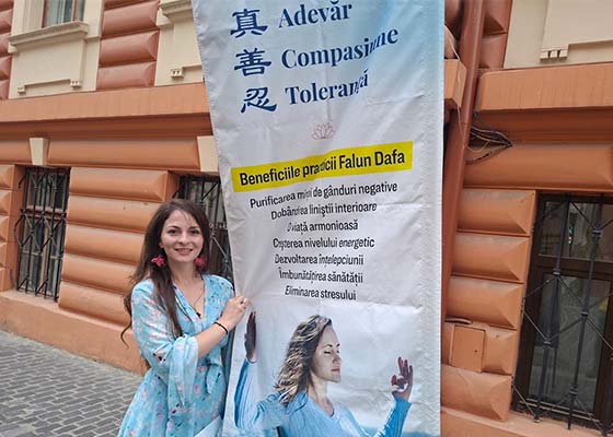 Image for article Brașov, Roumanie : Les gens saluent le principe directeur du Falun Dafa