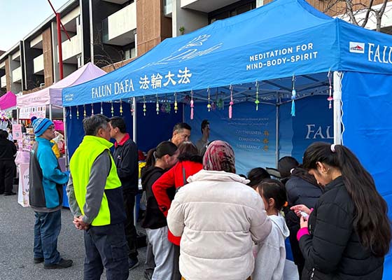Image for article Le Falun Dafa salué par les visiteurs lors d’un festival à Melbourne