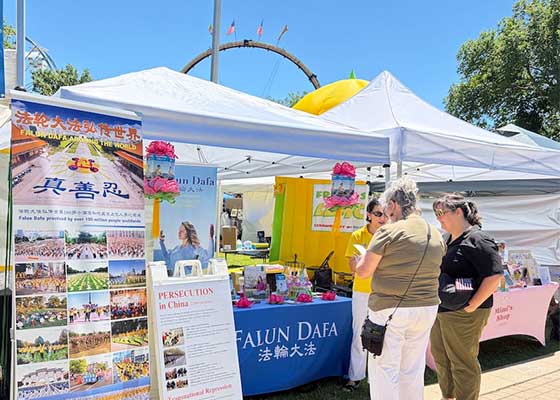 Image for article Illinois, États-Unis : Présentation du Falun Dafa lors du Festival des jours de Libertyville
