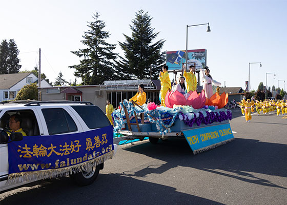 Image for article État de Washington : Un char de Falun Dafa remporte un prix au Festival annuel de la fraise