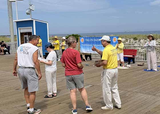 Image for article New Jersey : Présentation du Falun Dafa sur la promenade de Seaside Heights