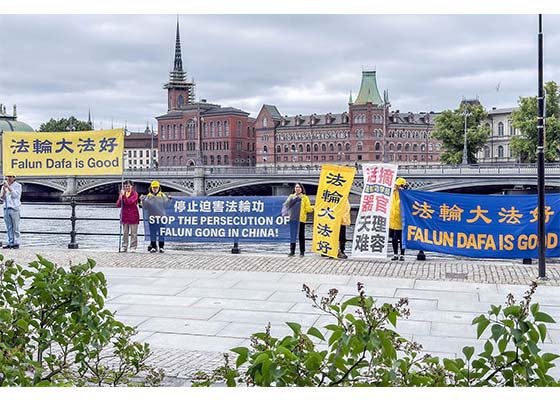 Image for article Europe du Nord : La visite du ministre chinois des Affaires étrangères donne lieu à des protestations pacifiques